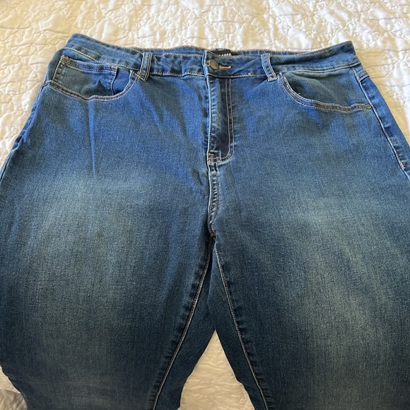 Tall 37 inseam Alloy Apparel Jeans Size 20 Boot Cut Jeans 5 pockets Stretchy EUC - Picture 2 of 9